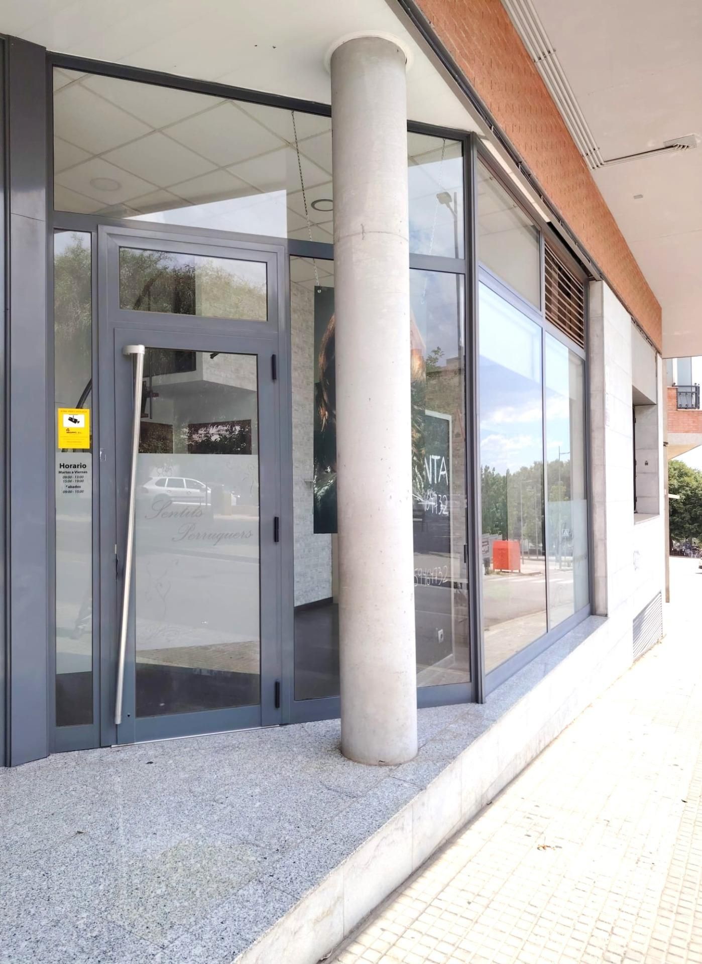 Vista exterior de Local en venta en Terrassa