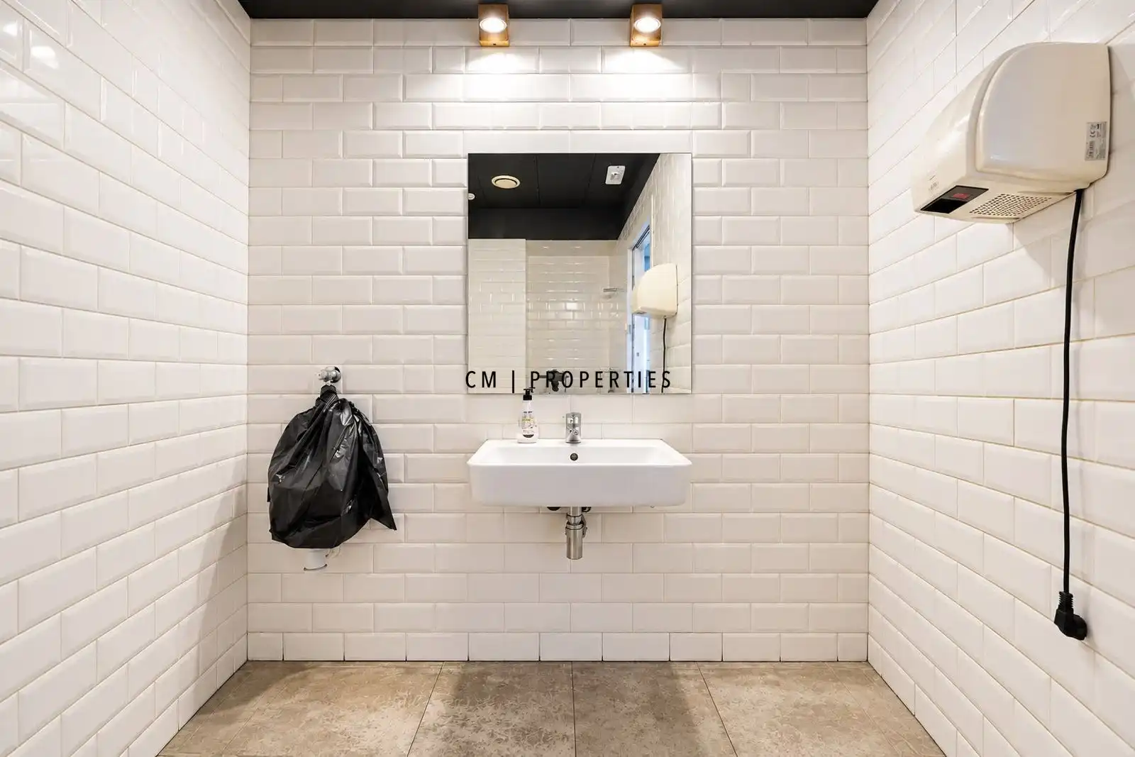 Bathroom of Commercial properties for rent in L'Eixample