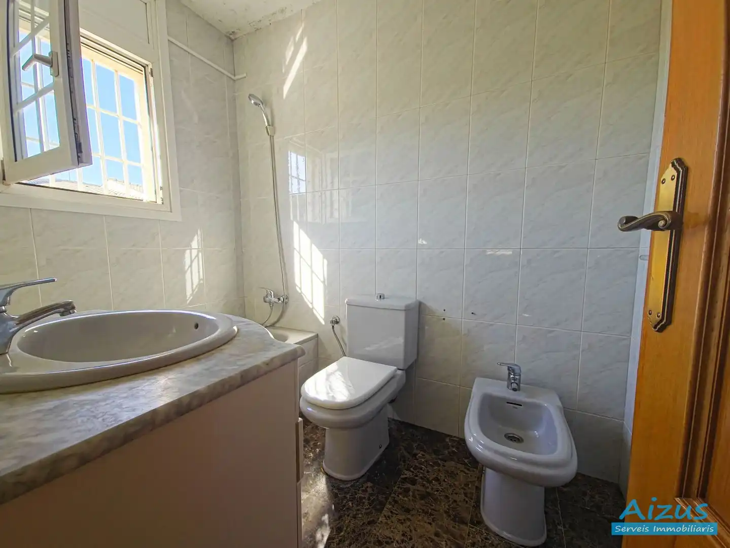 Bany de Casa o xalet en venda en Cerdanyola del Vallès amb Aire condicionat, Calefacció i Jardí privat