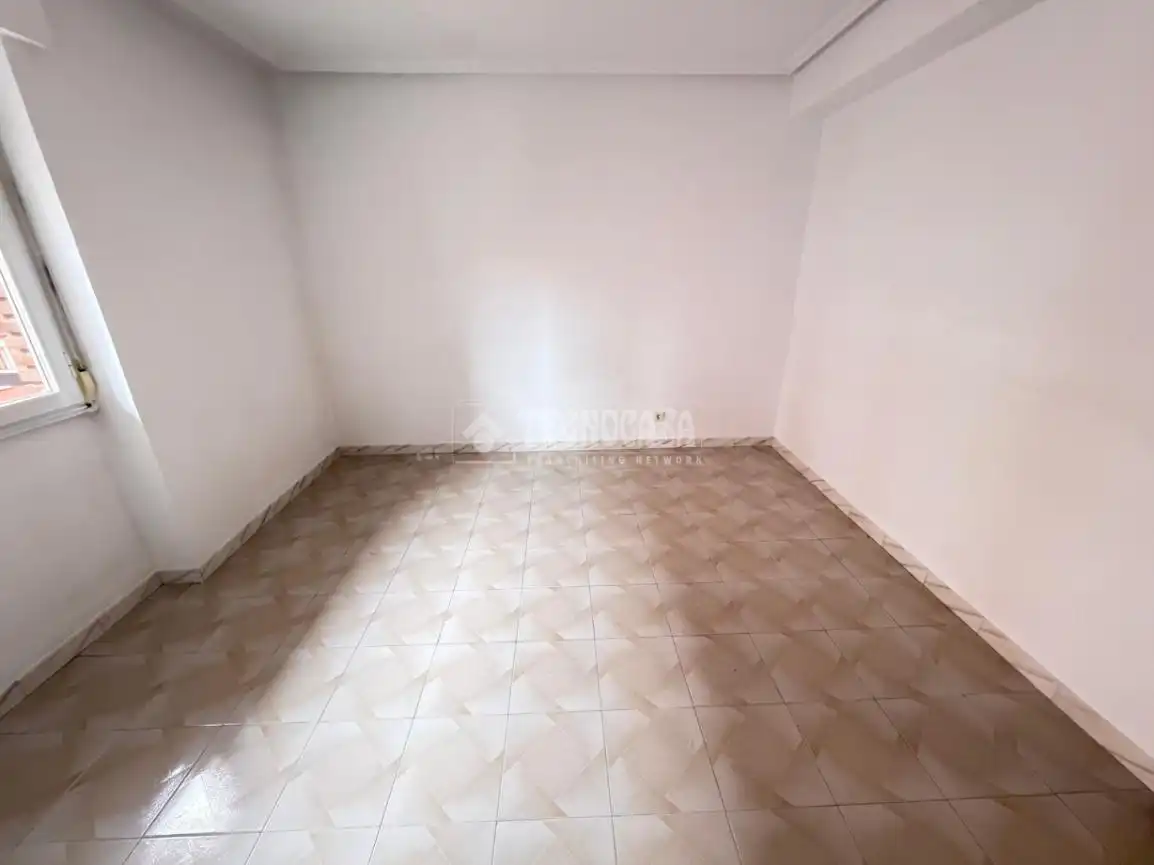Piso en venta en León Capital  con Calefacción, Terraza y Trastero