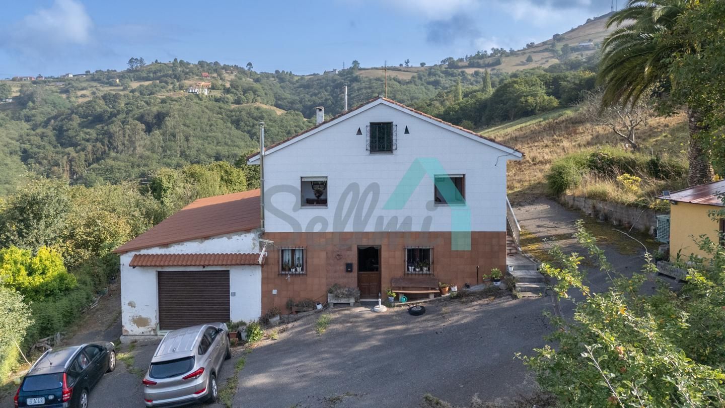 Vista exterior de Casa o xalet en venda en Oviedo  amb Calefacció, Jardí privat i Parquet