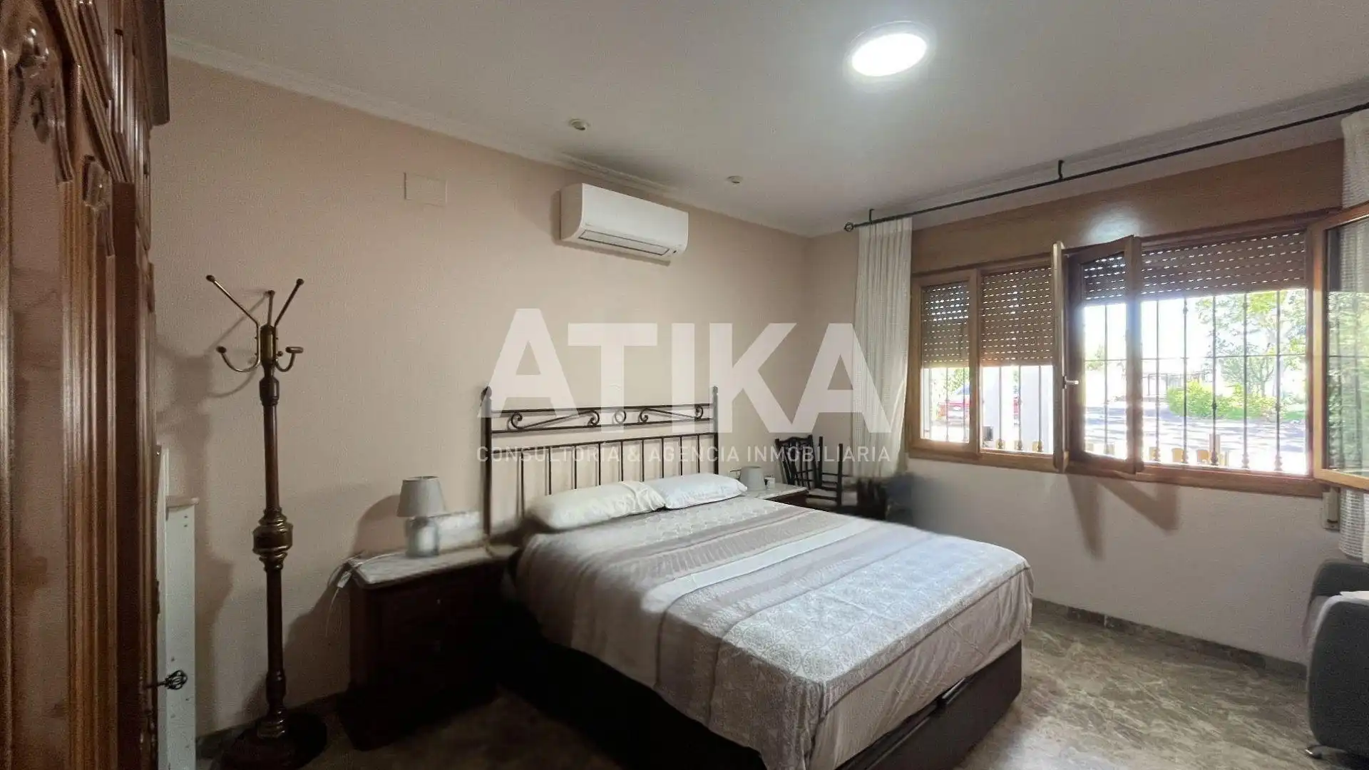 Bedroom of Houses for sale in Ontinyent  with Air Conditioner, Private garden and Parquet flooring