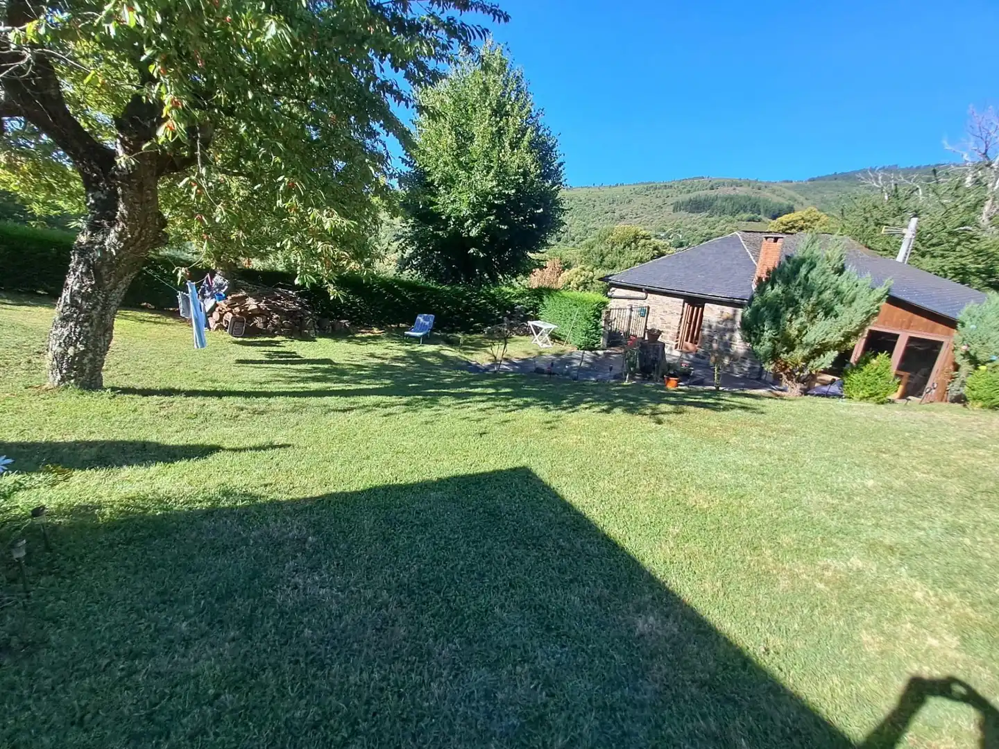 Jardí de Finca rústica en venda en Vega de Espinareda amb Calefacció, Piscina i Moblat