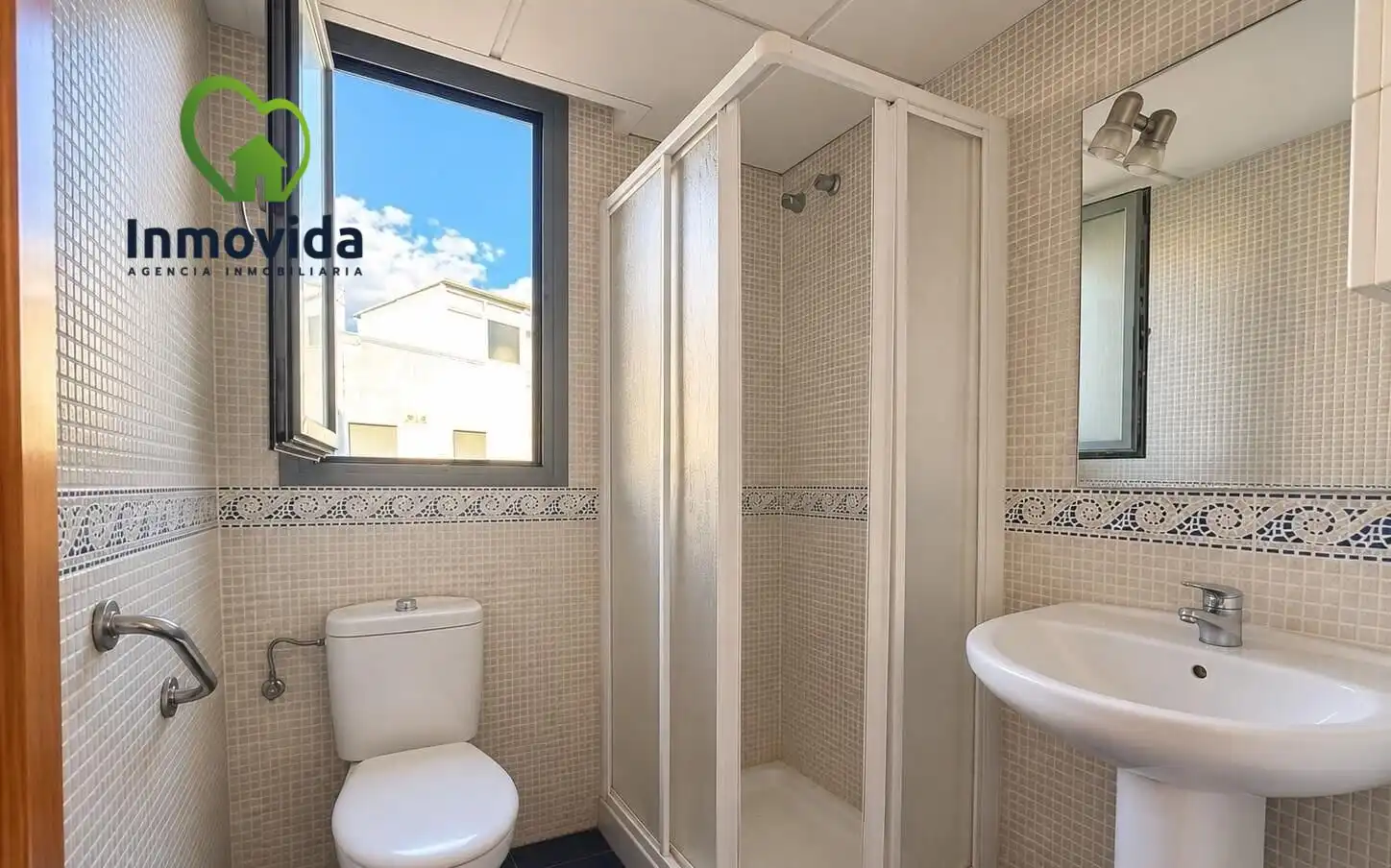 Bathroom of Attic for sale in Sur