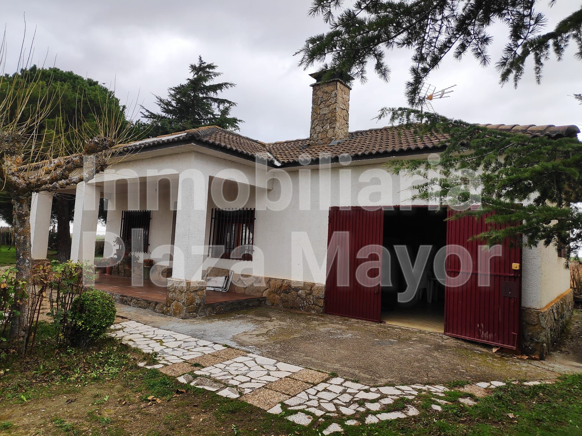 Vista exterior de Finca rústica en venda en Parada de Arriba amb Jardí privat i Piscina