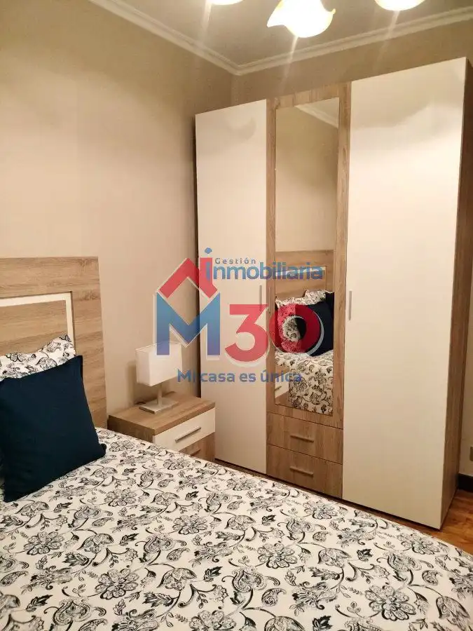 Dormitori de Apartament en venda en Miranda de Ebro amb Calefacció, Parquet i Moblat