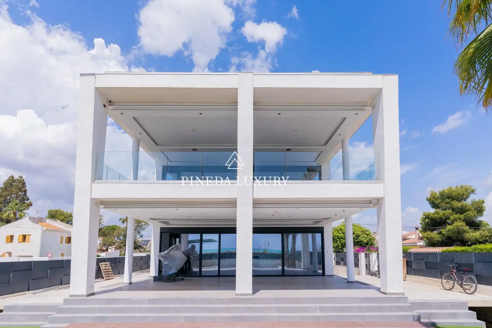 Houses for sale in Calle Sagunto, Corinto - Almarda