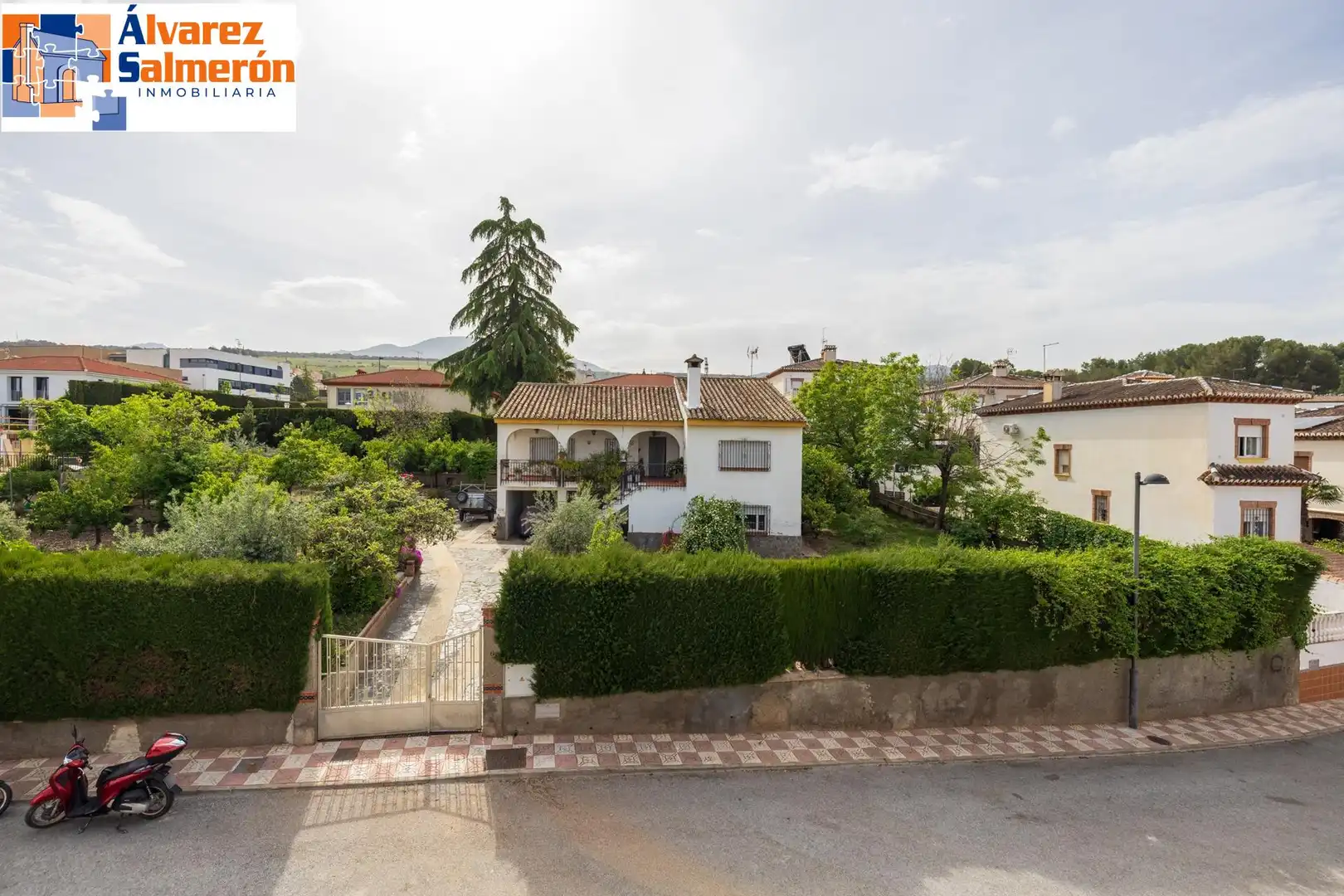 Jardí de Casa adosada en venda en La Zubia amb Terrassa, Traster i Piscina