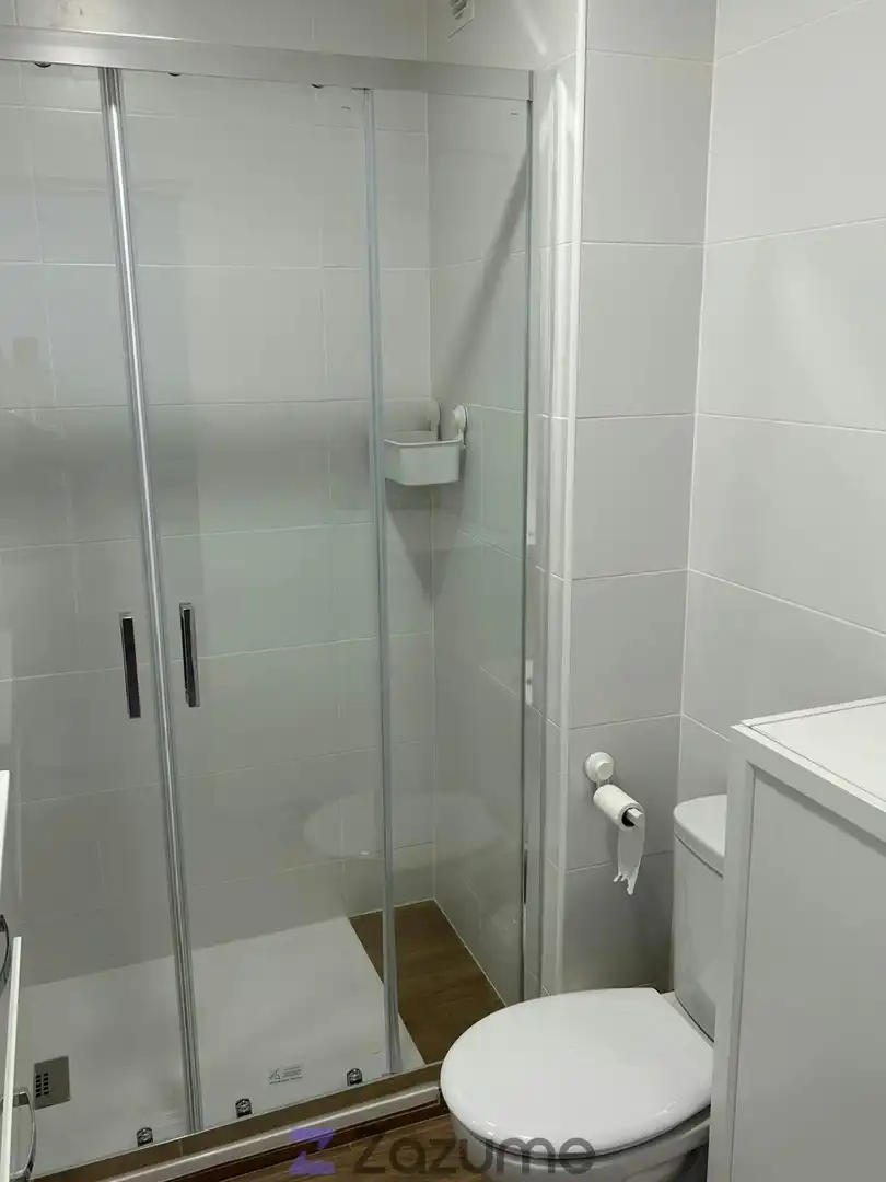 Baño de Piso de alquiler en Málaga con Aire acondicionado, Calefacción y Parquet