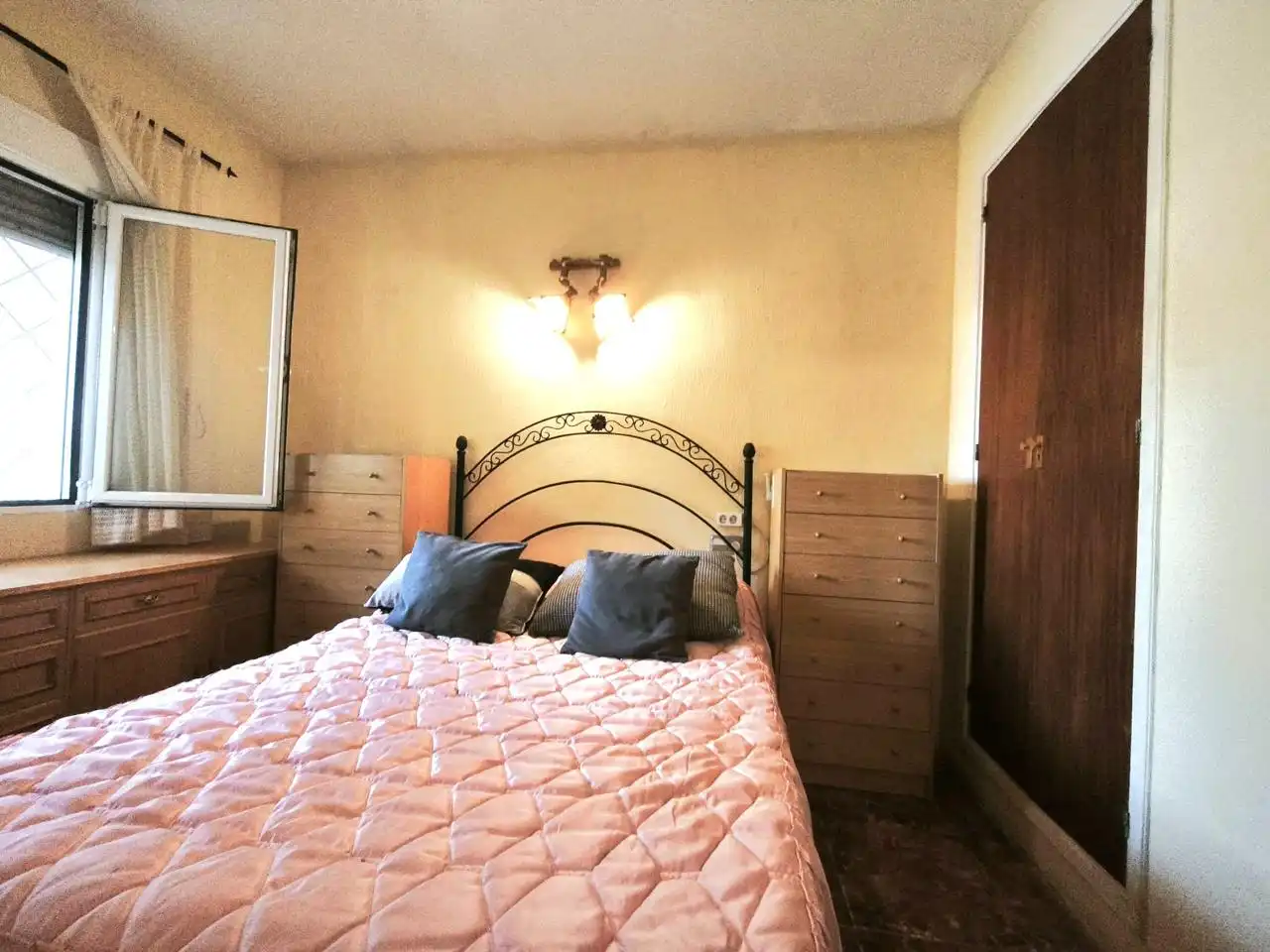 Dormitori de Casa o xalet en venda en Villa del Prado amb Aire condicionat, Calefacció i Jardí privat