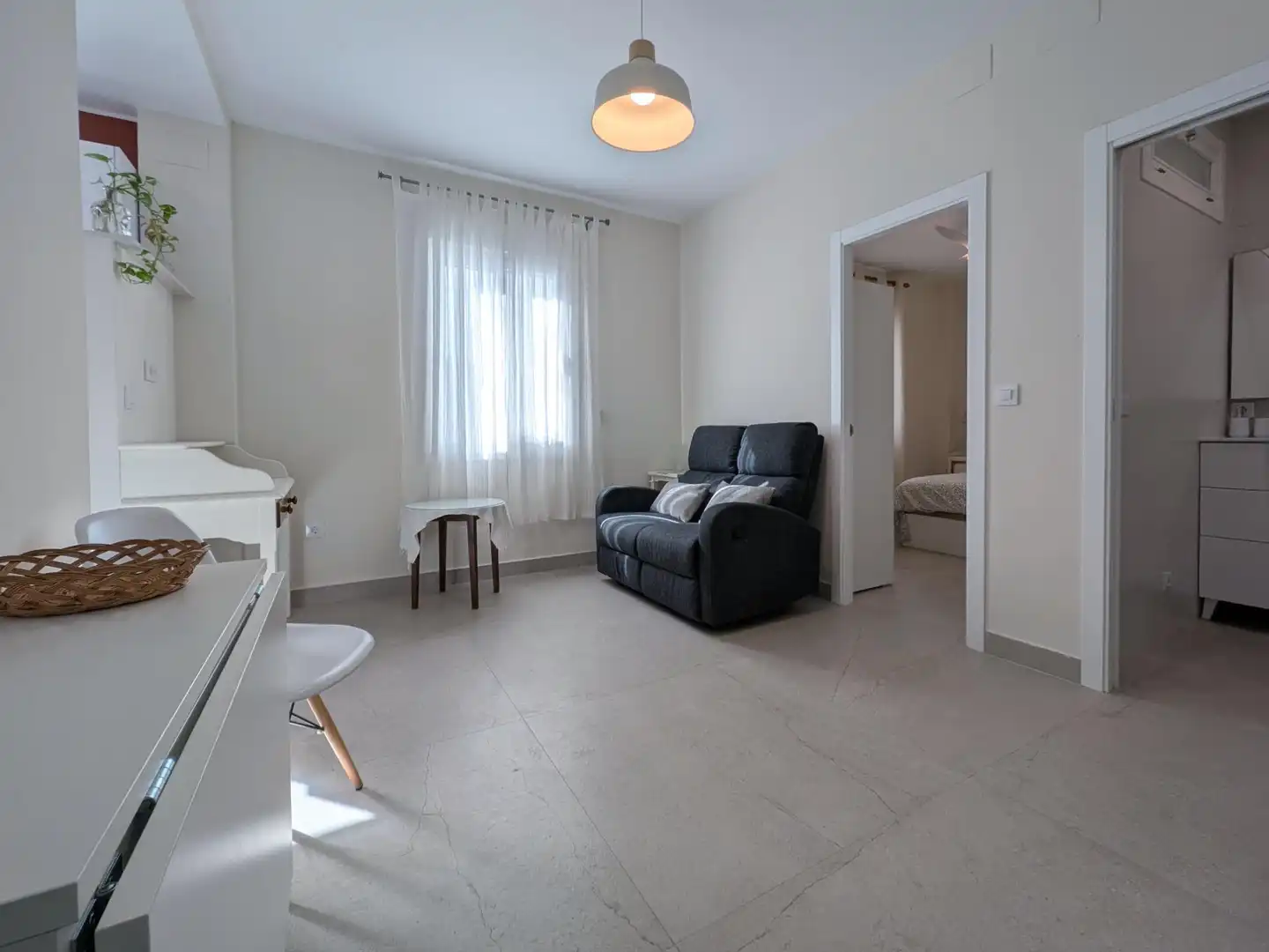 Sala d'estar de Apartament de lloguer en Sevilla amb Aire condicionat i Moblat