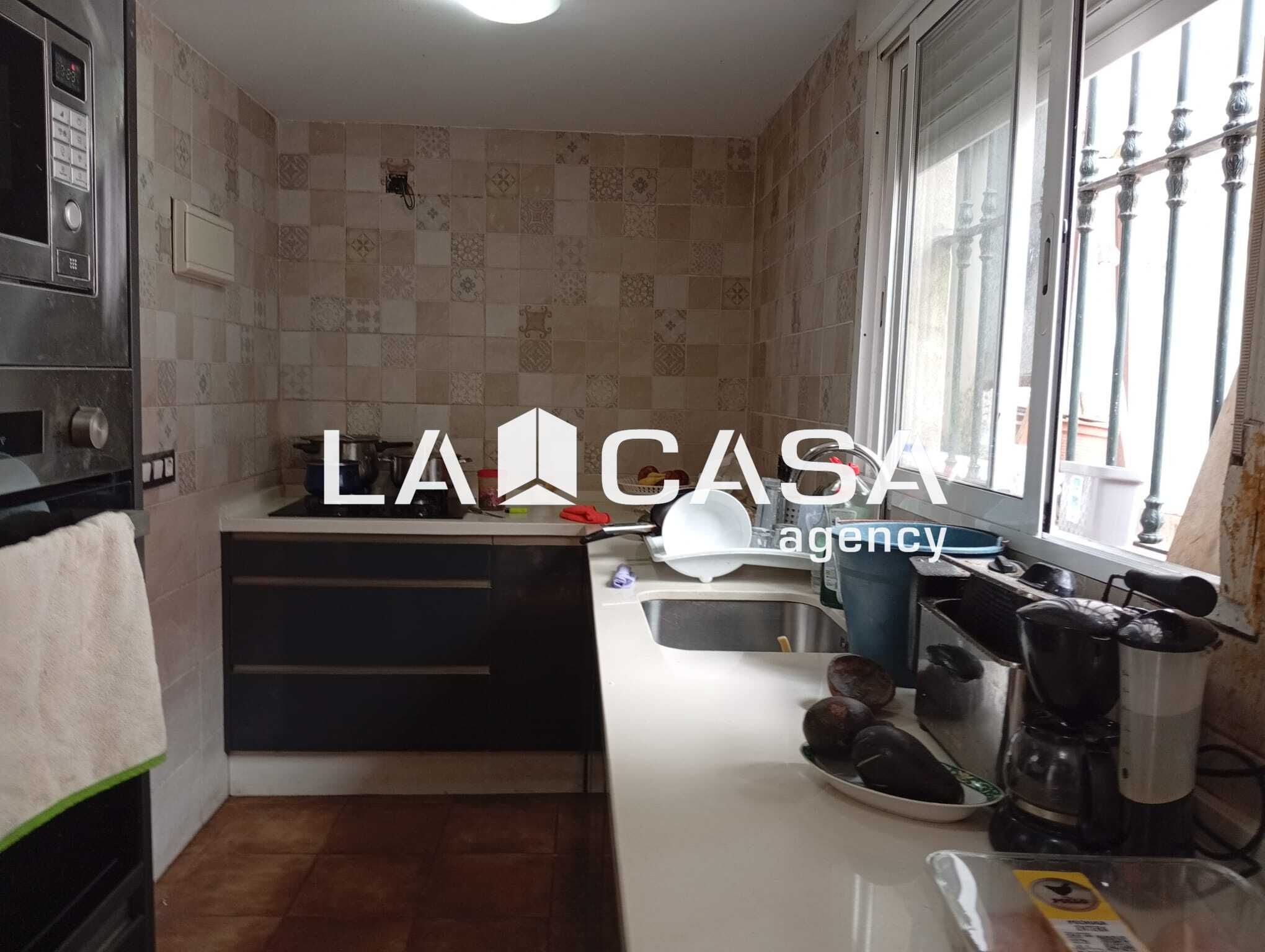 Cuina de Casa o xalet en venda en Algeciras amb Terrassa i Traster