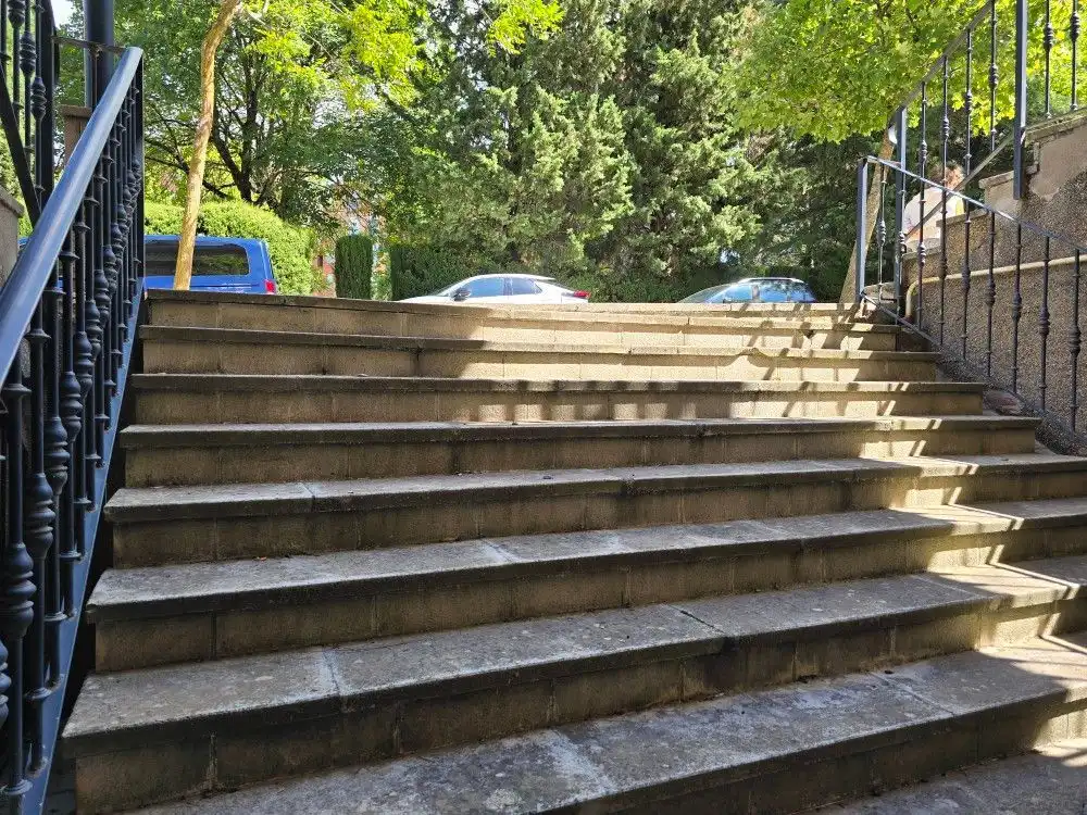 Parking of Commercial properties for rent in Jaca