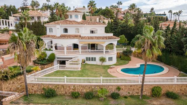 Casa-chalet en Venta en Calle de Dinamarca en Hacienda Torrequebrada