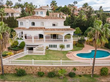 Villa avec balcon à vendre à Calle de Dinamarca