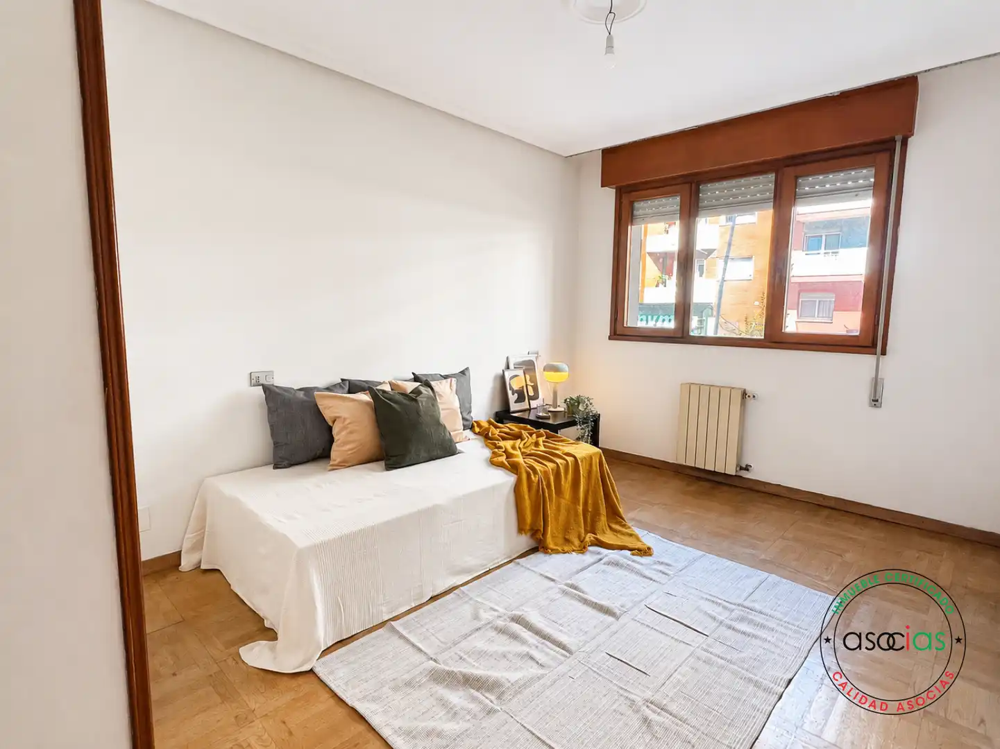 Dormitori de Pis en venda en Gijón  amb Calefacció, Jardí privat i Parquet