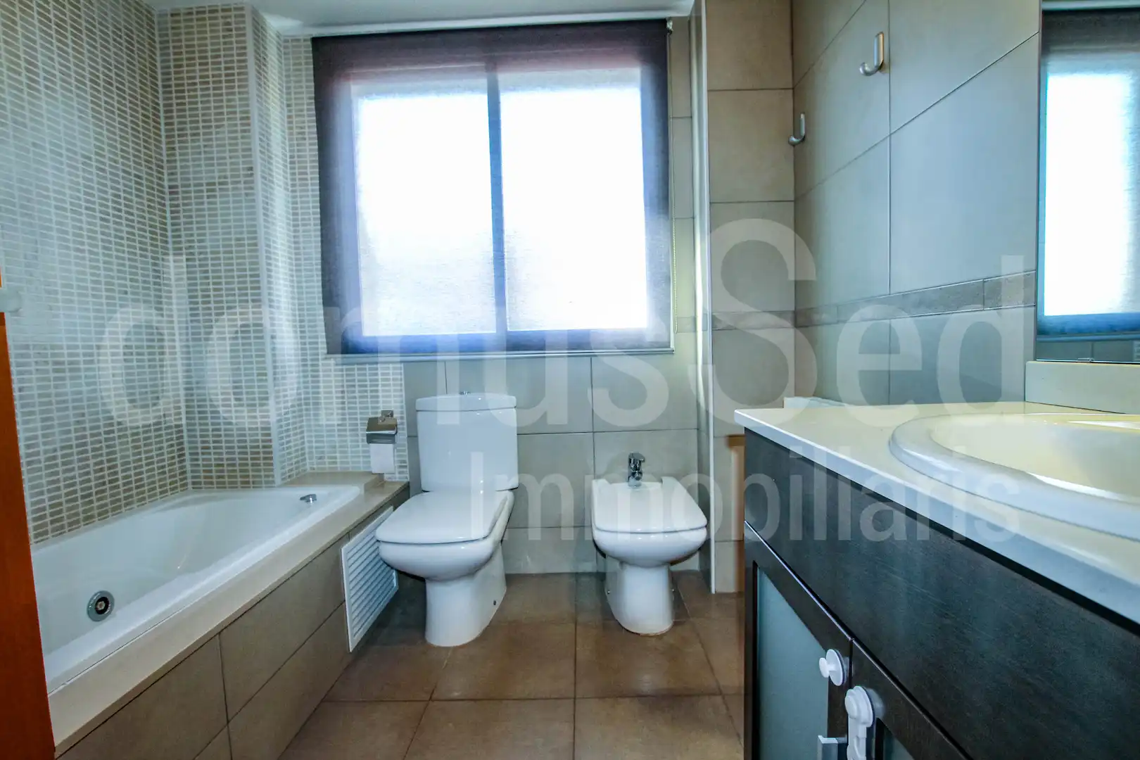Baño de Piso de alquiler en El Masnou con Aire acondicionado, Calefacción y Parquet