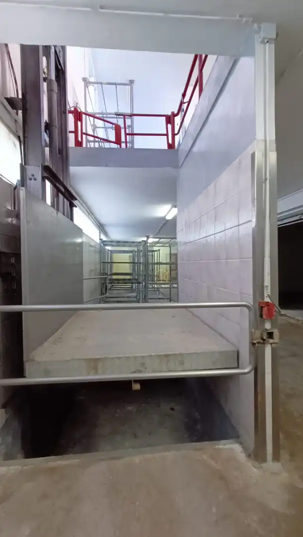Fabrikhallen zum Verkauf in Tineo