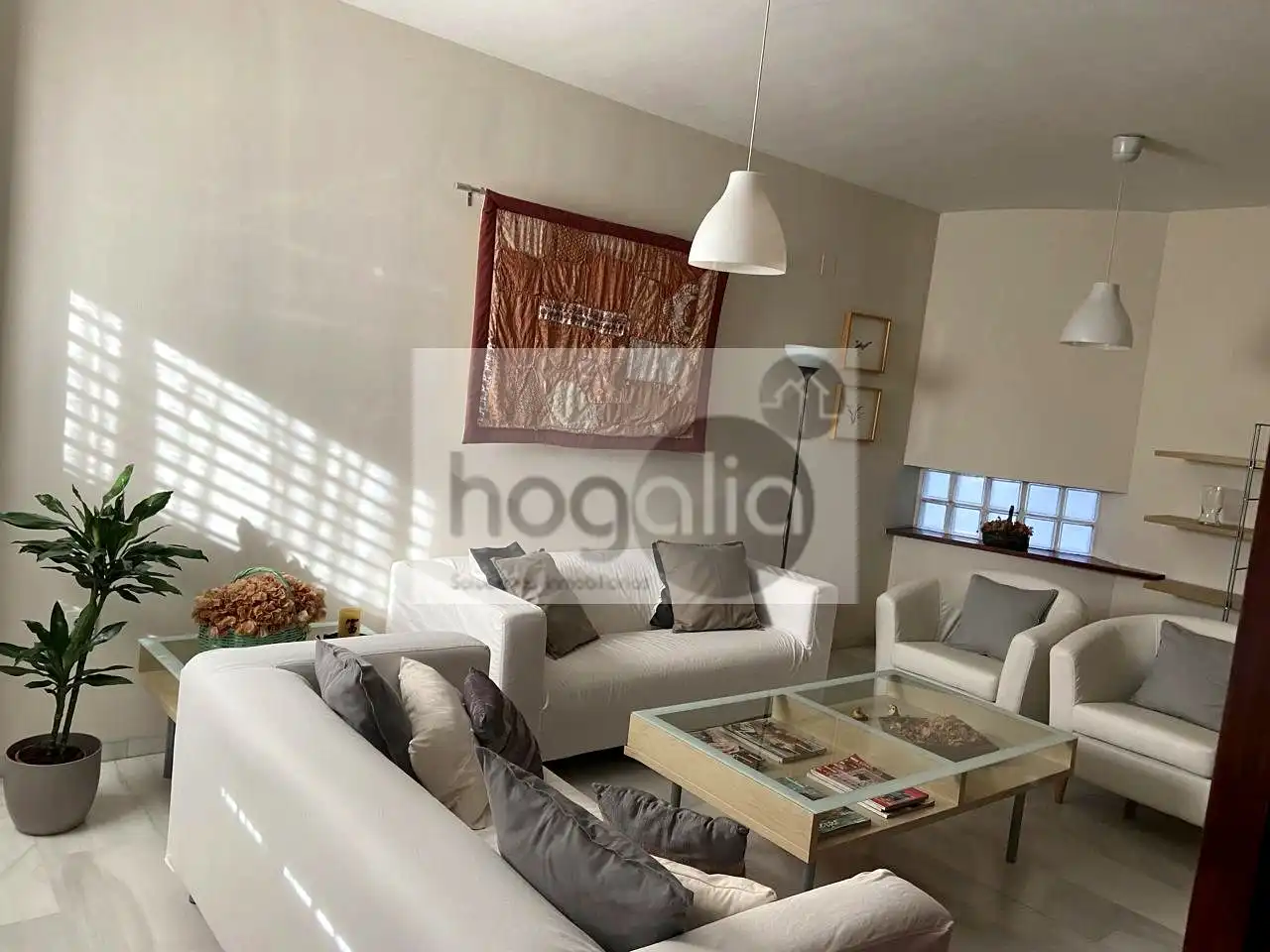 Living room of Flat for rent in Sevilla  with Air Conditioner, Terrace and Furnished