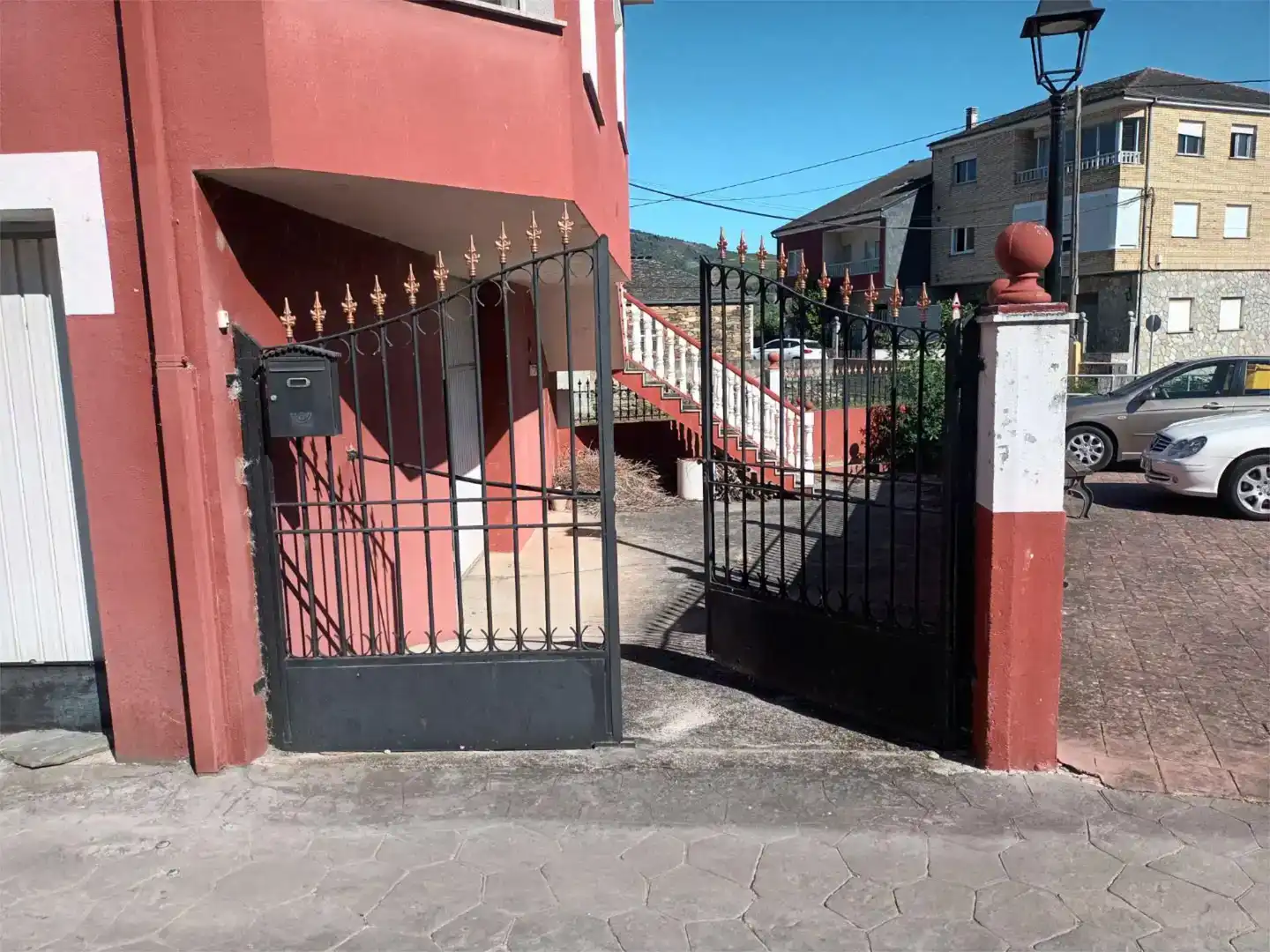 Vista exterior de Piso en venta en Quiroga con Parquet, Trastero y Amueblado