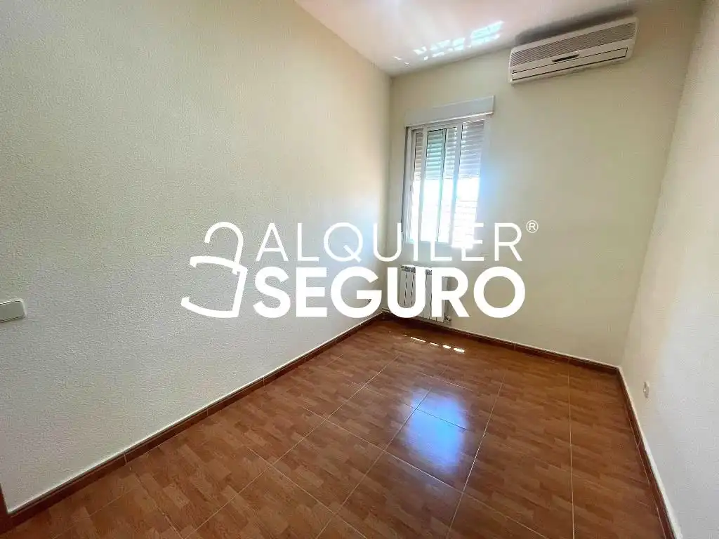 Bedroom of Flat for rent in Madrid  with Air Conditioner and Heating