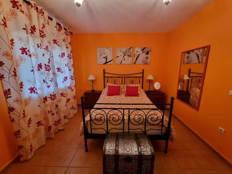 Dormitori de Casa o xalet en venda en Valdastillas amb Aire condicionat, Calefacció i Terrassa