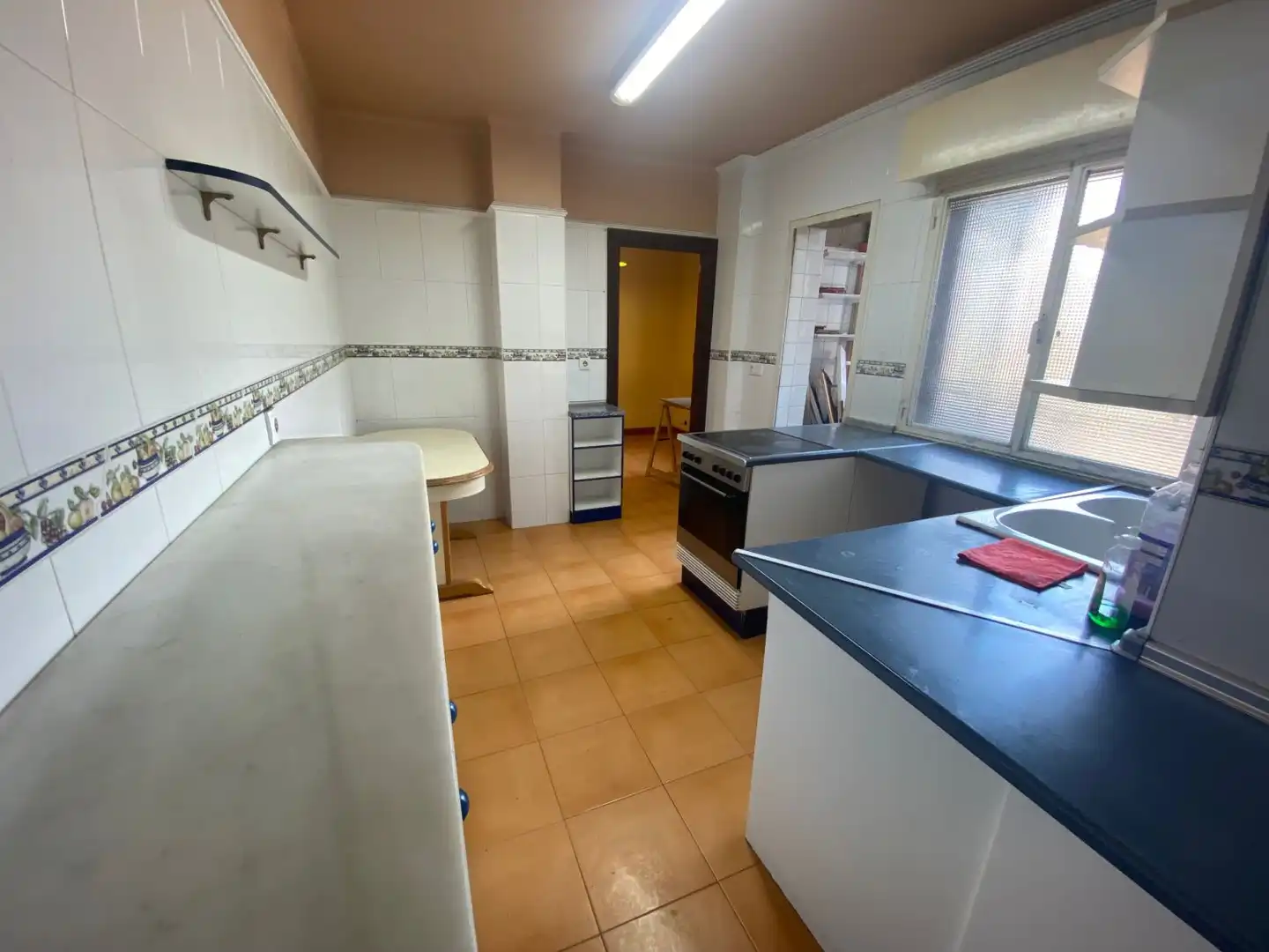 Cuina de Pis en venda en Oviedo  amb Calefacció, Terrassa i Traster