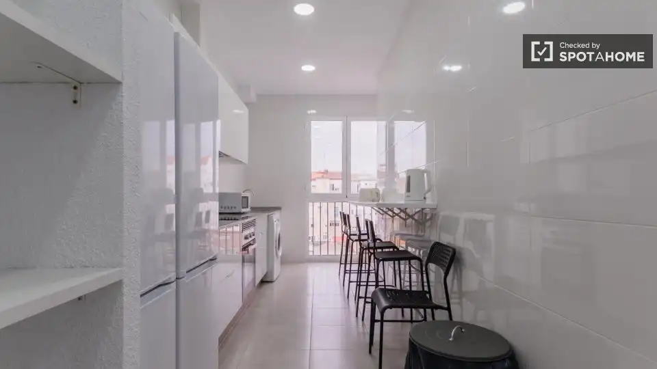 Cocina de Piso para compartir en Valencia con Aire acondicionado, Calefacción y Amueblado