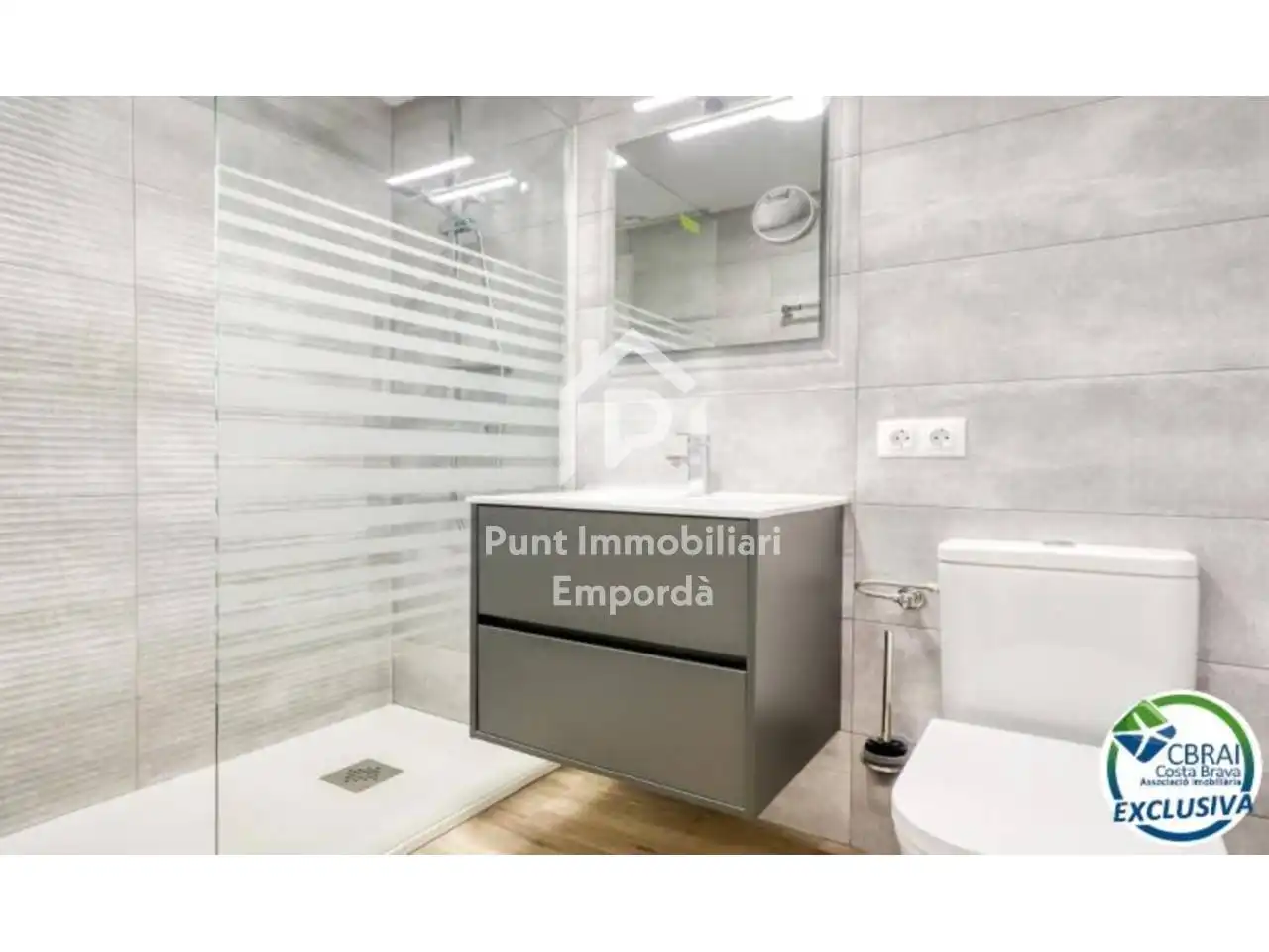 Baño de Estudio en venta en Roses con Aire acondicionado, Parquet y Amueblado