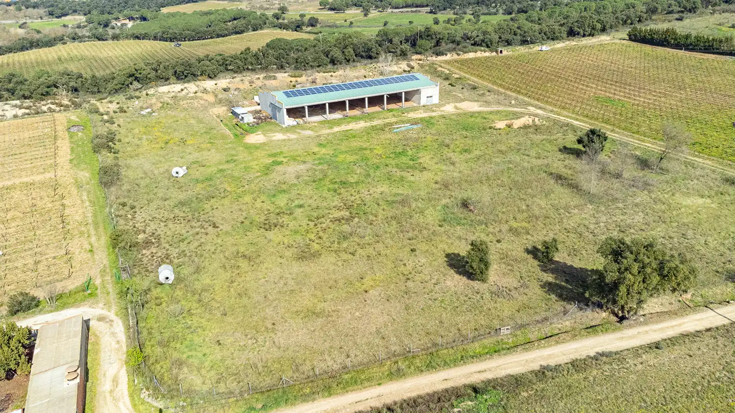 Residential land for sale in Capmany