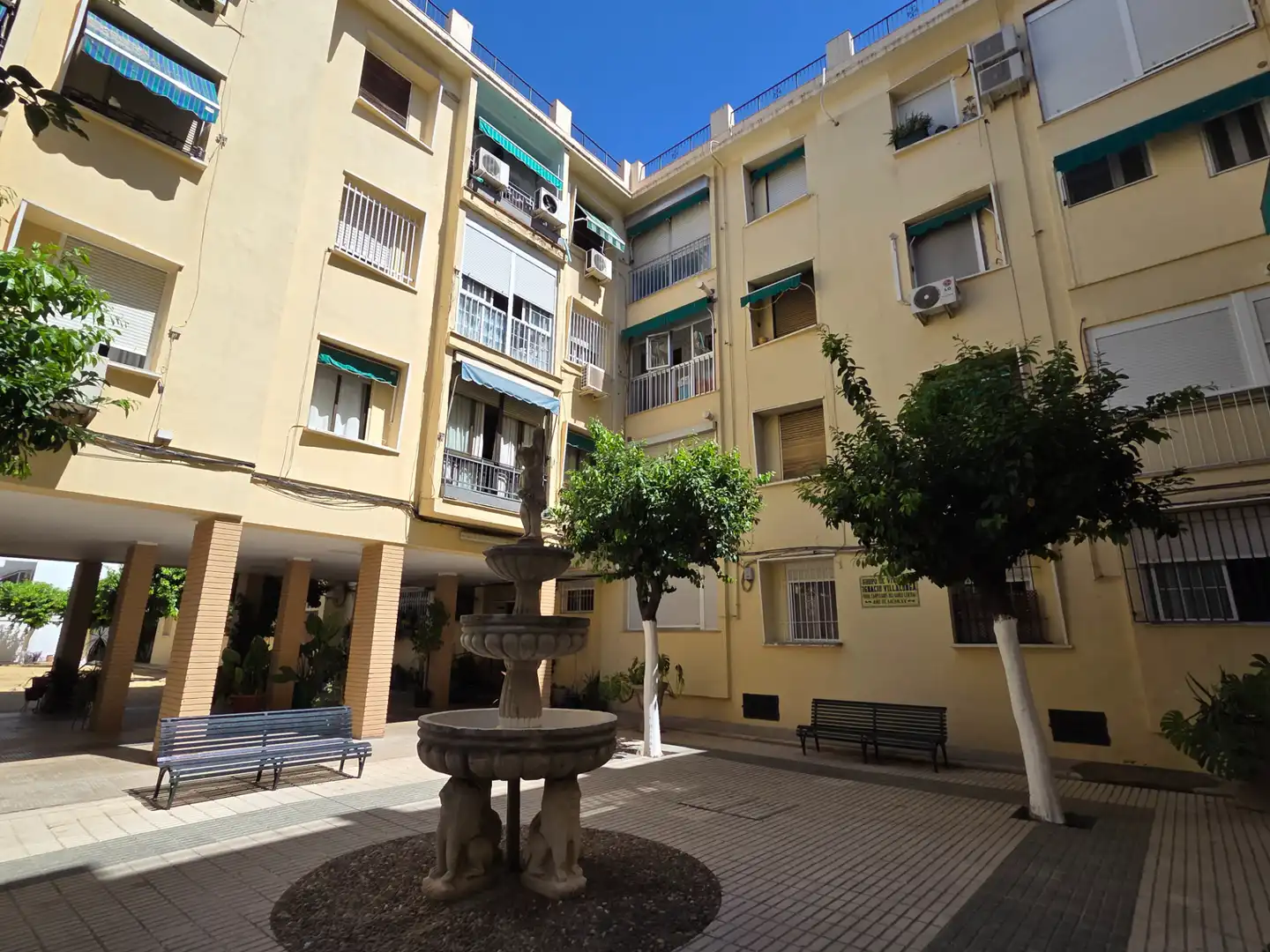 Vista exterior de Piso en venta en Sevilla con Aire acondicionado, Calefacción y Terraza