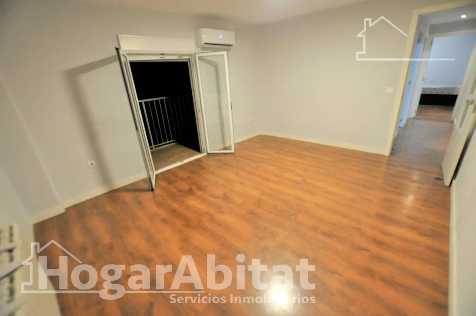 Flat for sale in Valencia  with Air Conditioner, Heating and Parquet flooring