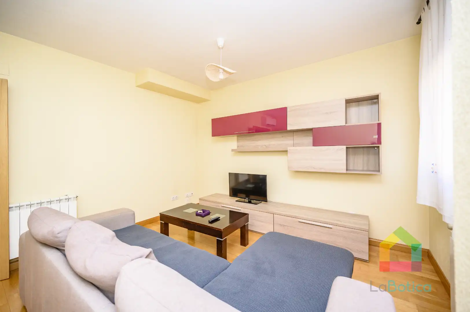 Sala d'estar de Apartament en venda en Toledo amb Aire condicionat, Moblat i Piscina comunitària