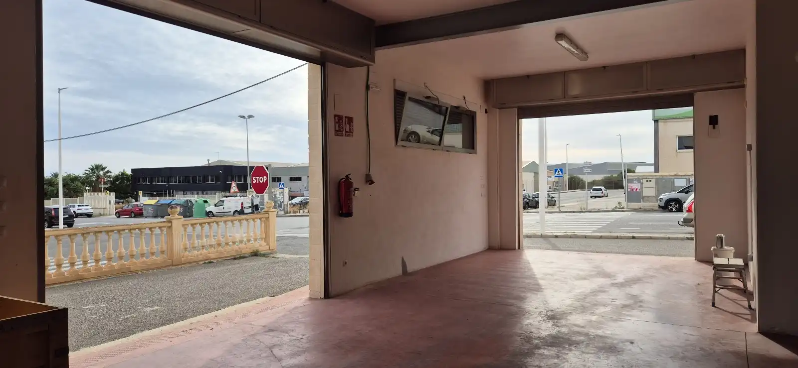 Aparcament de Nau industrial en venda en El Campello amb Calefacció