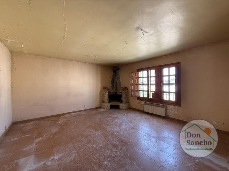 Living room of Single-family semi-detached for sale in Mucientes  with Terrace