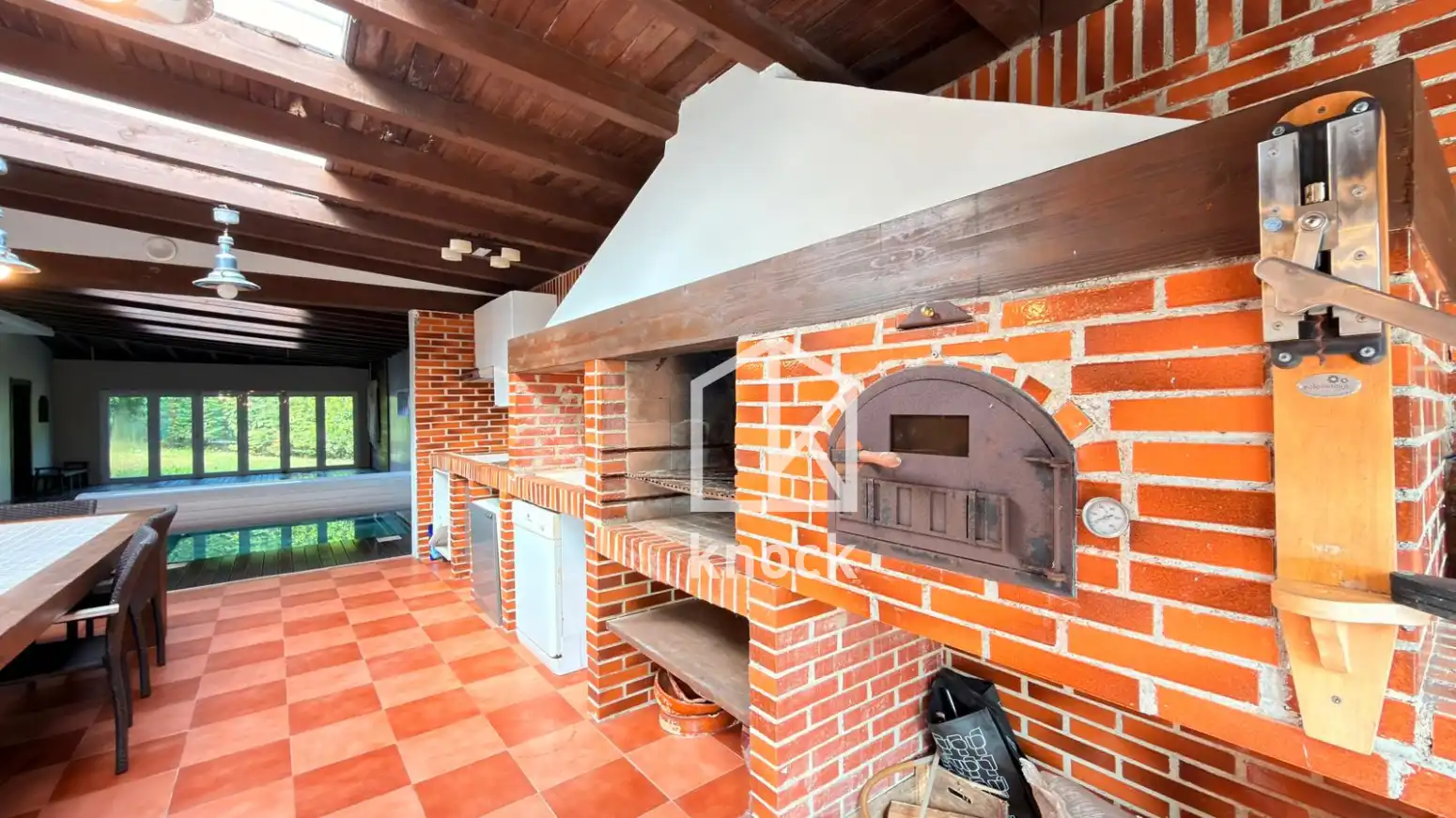 Cuina de Casa o xalet en venda en Oviedo  amb Calefacció, Parquet i Terrassa