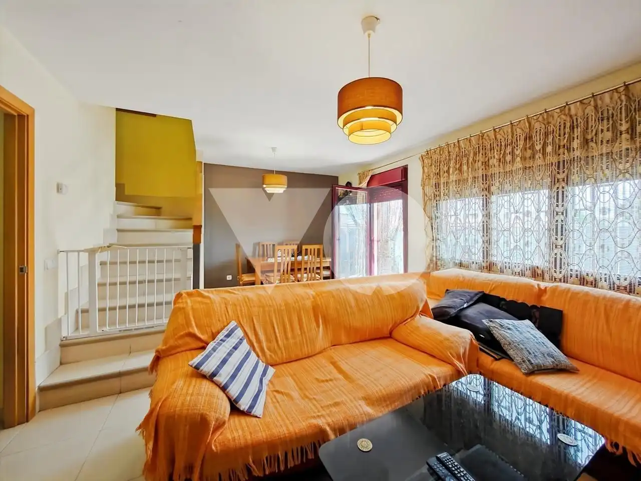 Wohnzimmer von Einfamilien-Reihenhaus zum Verkauf in Torija mit Heizung und Privatgarten