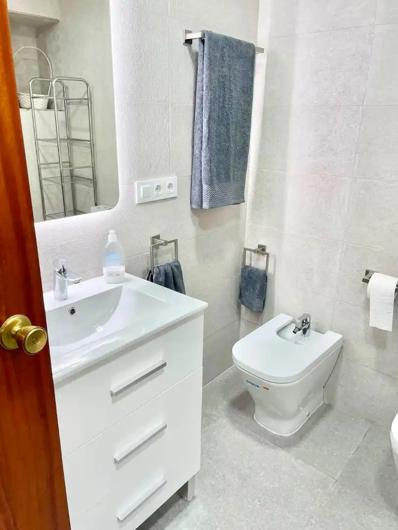 Bathroom of Apartments for rent in Cartagena  with Air Conditioner, Furnished and Washing machine