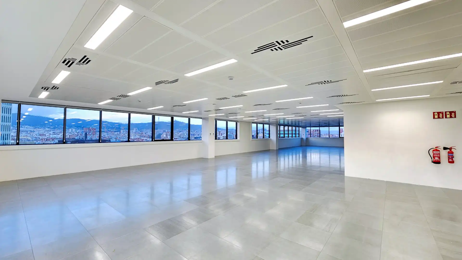 Büro zur Miete in Barcelona mit Klimaanlage, Heizung und Alarm