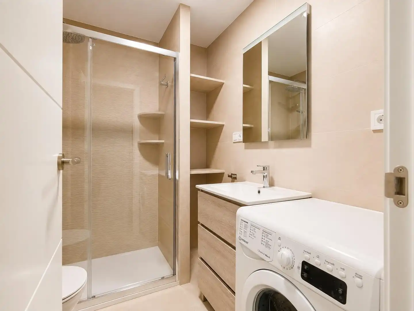 Badezimmer von Wohnung zur Miete in Córdoba mit Klimaanlage, Heizung und Terrasse