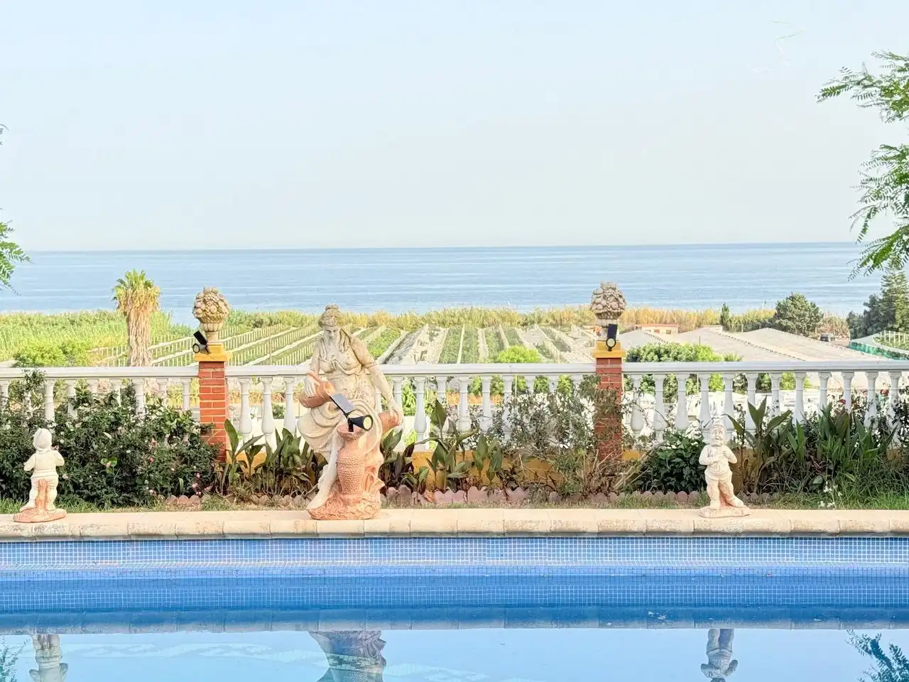 Detached house with pool for sale in Almayate