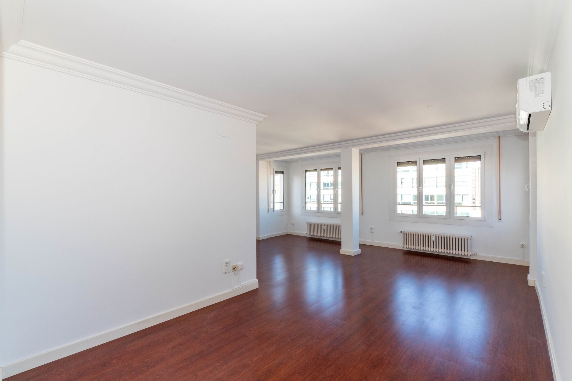 Sala de estar de Ático de alquiler en  Zaragoza Capital con Aire acondicionado, Calefacción y Parquet