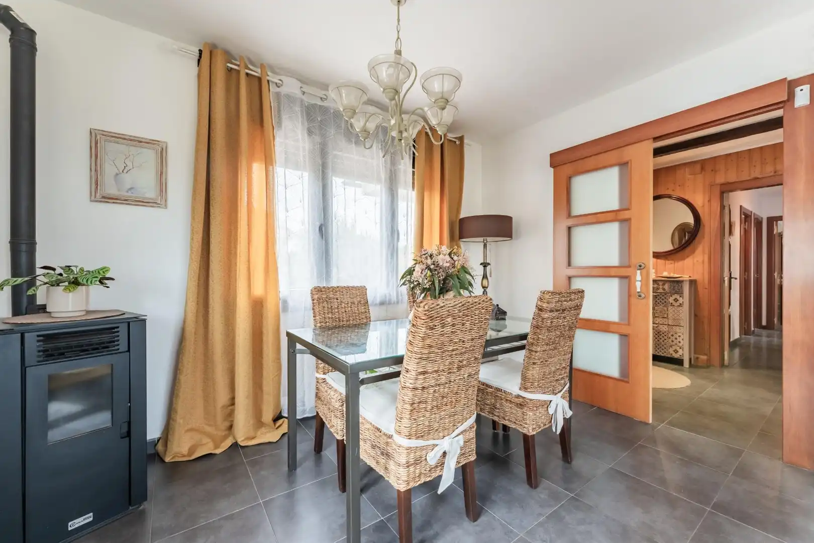 Comedor de Casa adosada en venta en Bigues i Riells del Fai con Aire acondicionado, Calefacción y Jardín privado