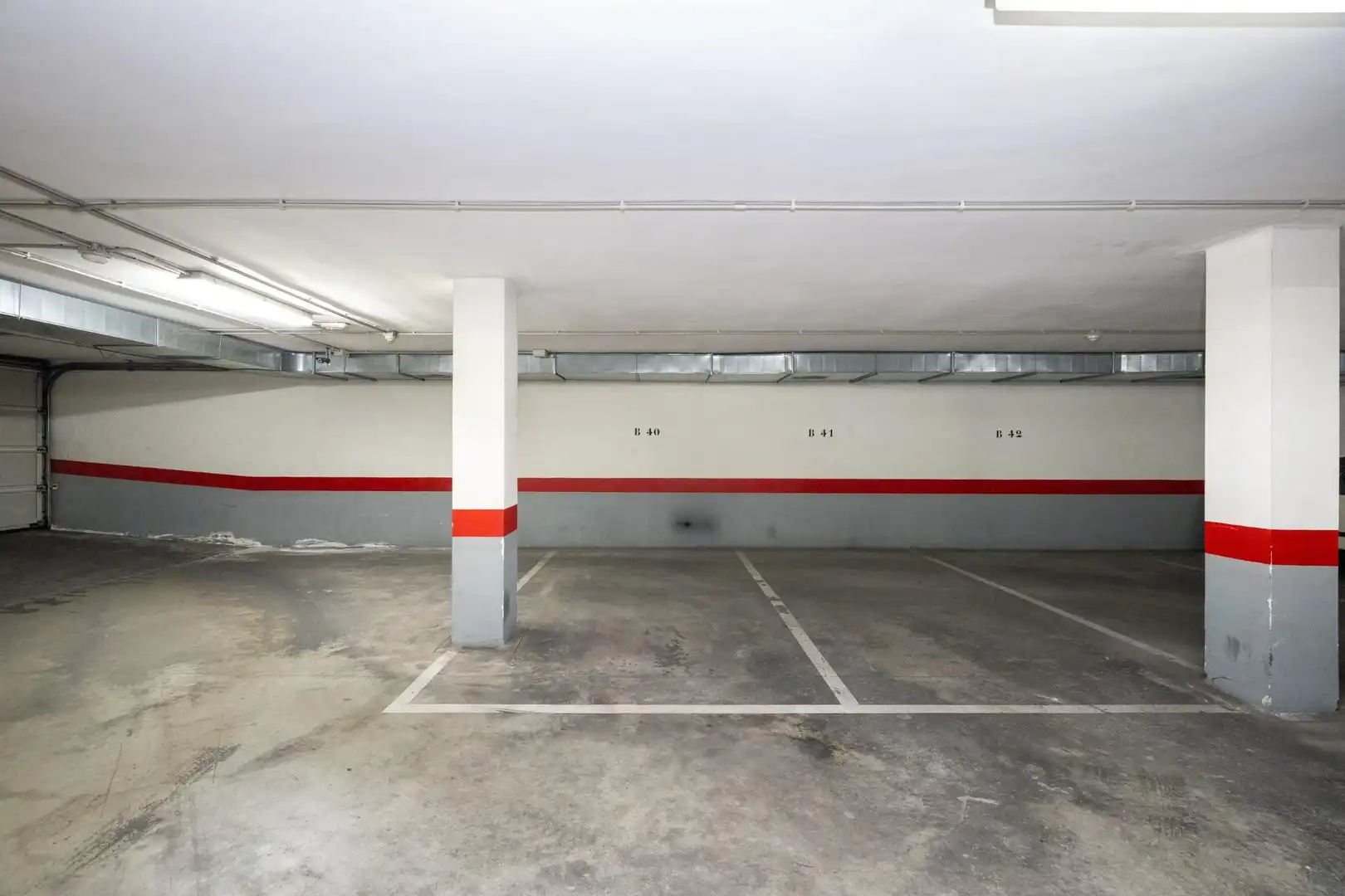Aparcament de Apartament en venda en Granada amb Aire condicionat, Calefacció i Jardí privat