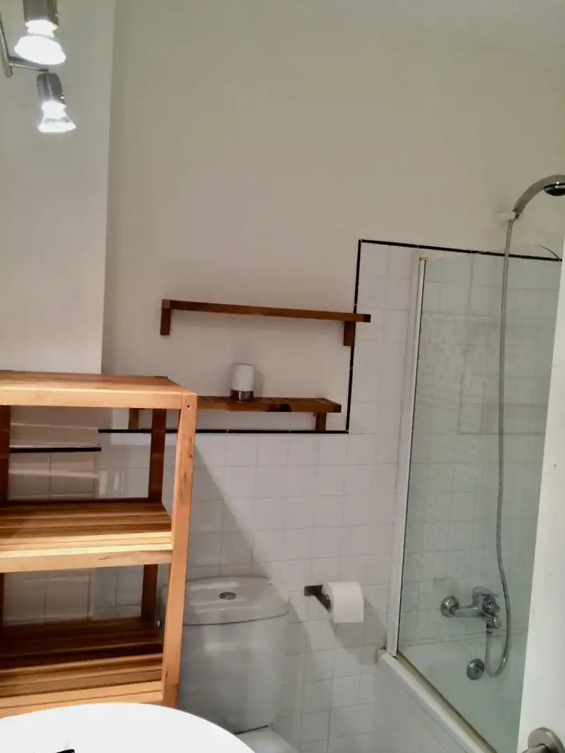Badezimmer von Wohnung zum Verkauf in Sanlúcar la Mayor mit Klimaanlage, Heizung und Abstellraum