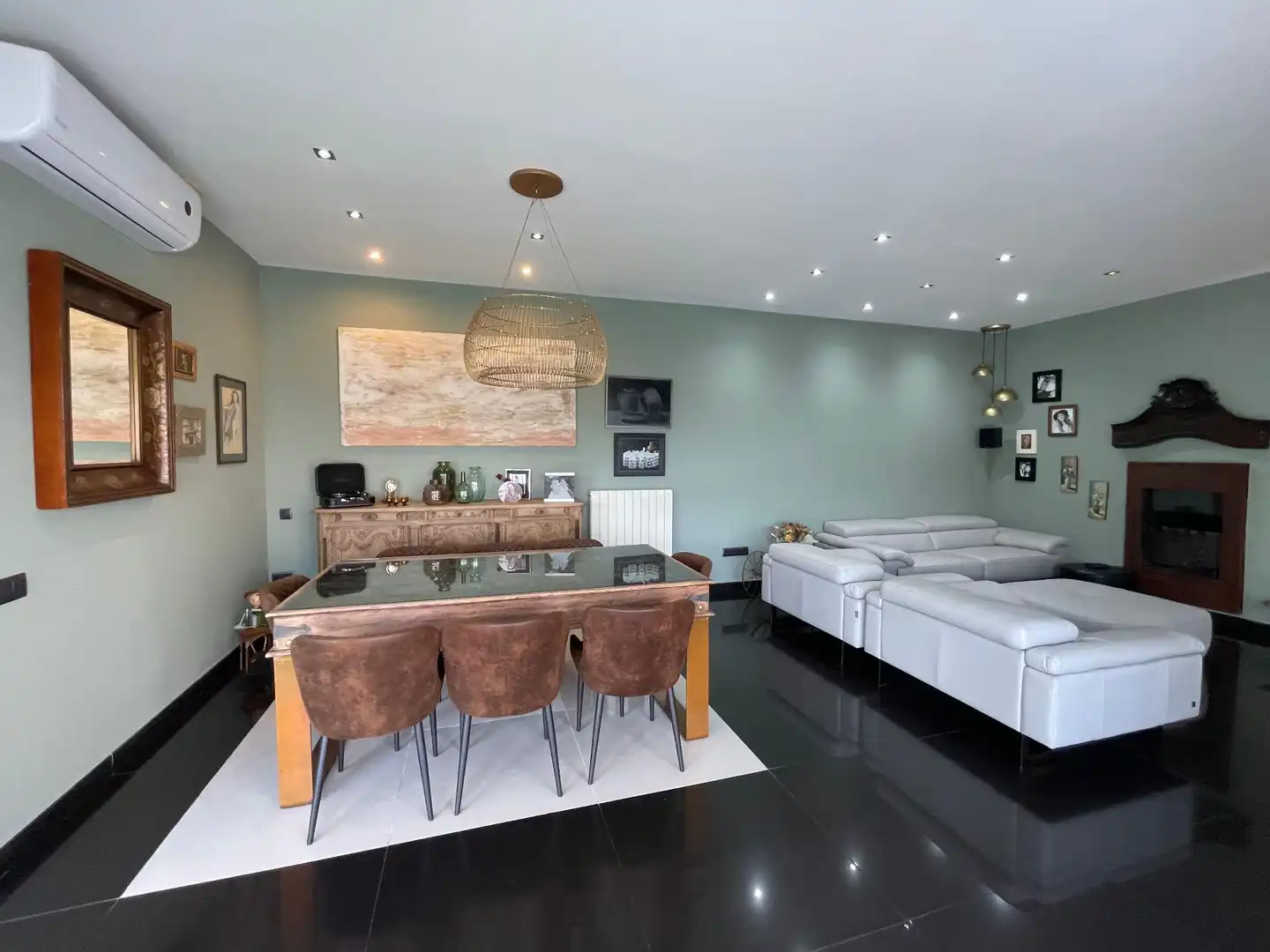 Sala de estar de Casa o chalet en venta en Fogars de la Selva con Aire acondicionado, Calefacción y Jardín privado