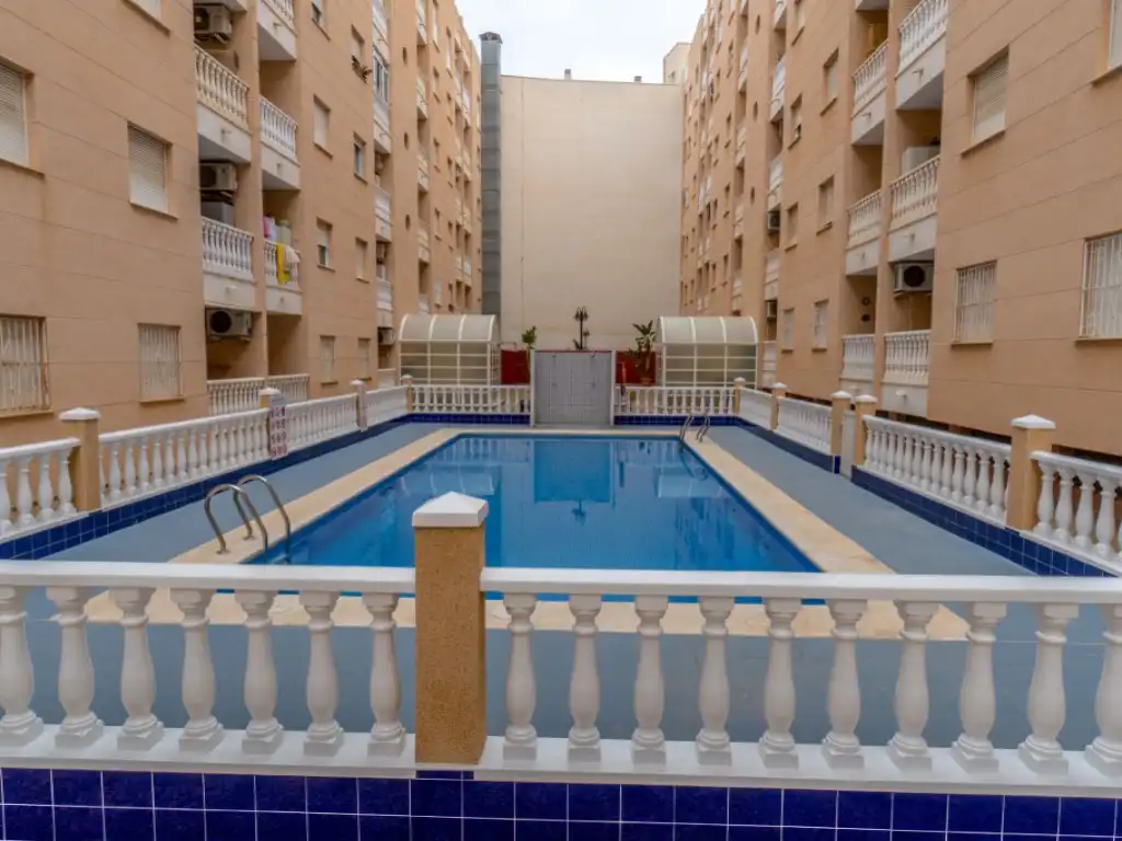 Piscina de Apartament en venda en Torrevieja amb Piscina comunitària
