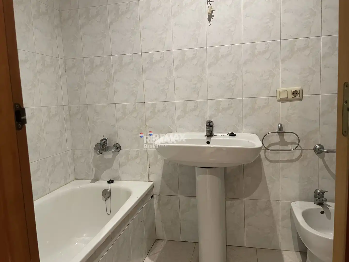 Bany de Planta baixa en venda en Girona amb Calefacció i Terrassa