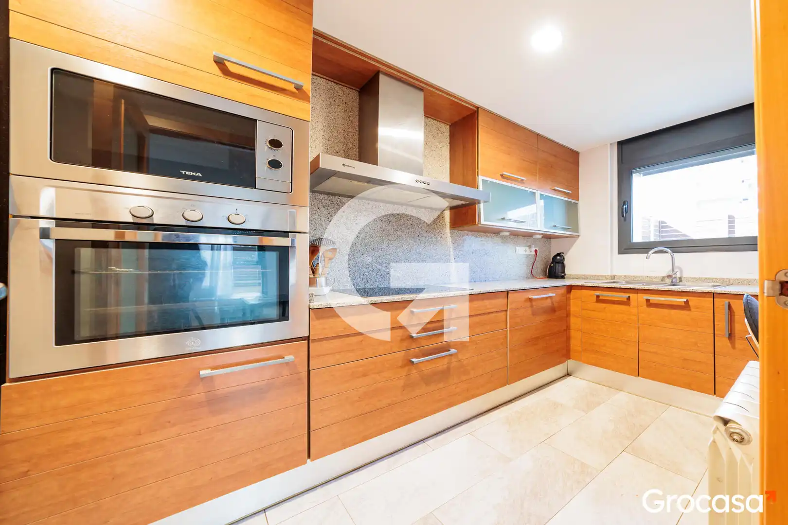 Kitchen of Ground floor for sale in Terrassa  with Air Conditioner, Heating and Private garden