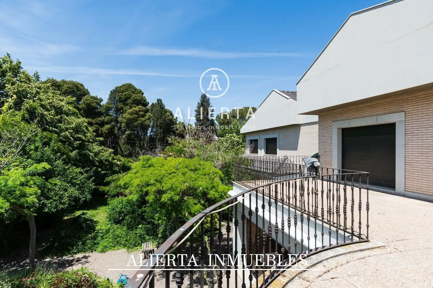 Houses for sale in del Ducado de Neopatria, Casablanca